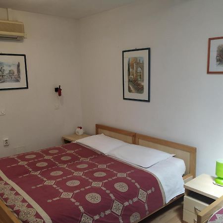 Accomodation Pertout Nova Gorica Bagian luar foto