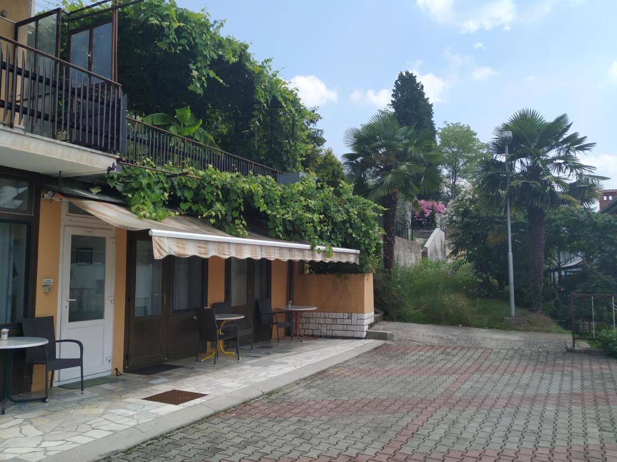 Accomodation Pertout Nova Gorica Bagian luar foto