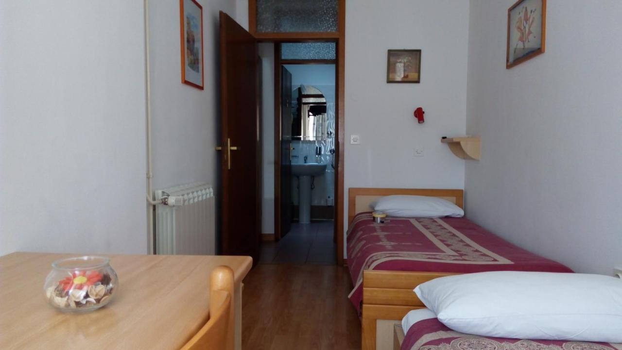 Accomodation Pertout Nova Gorica Bagian luar foto